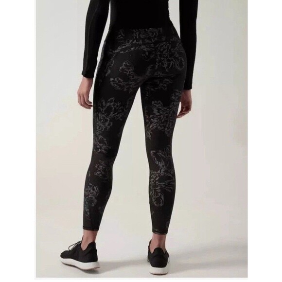 Athleta size XS rainier Reflective Tight Alina Bloom Black #985307 - Picture 2 of 12